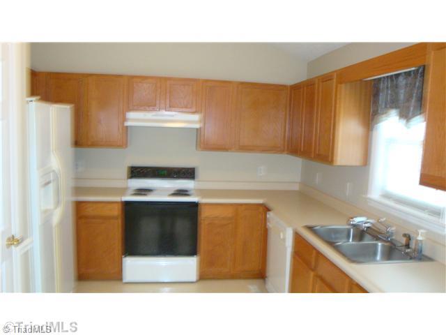 5080 Windsbury Ridge Road Clemmons, NC 27012 - Photo 5 of 16 Kitchen.