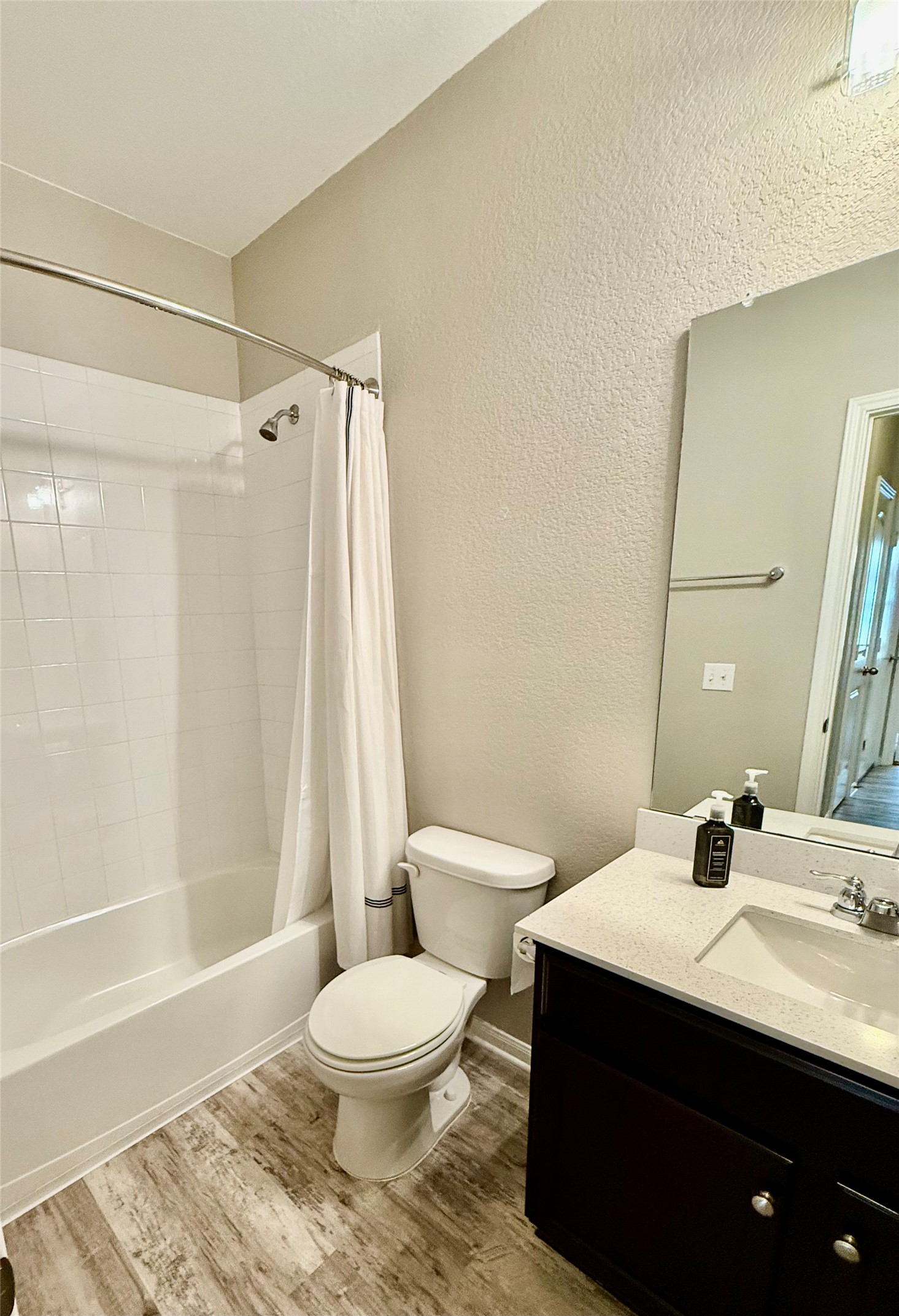 305 Rusk Bluff Avenue Leander, TX 78641 - Photo 29 of 34 secondary bathroom