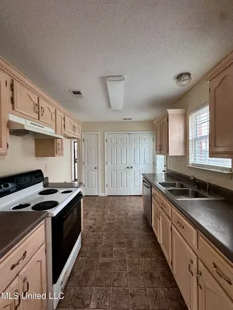 $218,000 | 1366 Carriage View Lane, Southaven, MS 38671