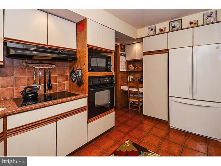 658 Store Road Harleysville, PA 19438 - Photo 11 of 25 Kitchen