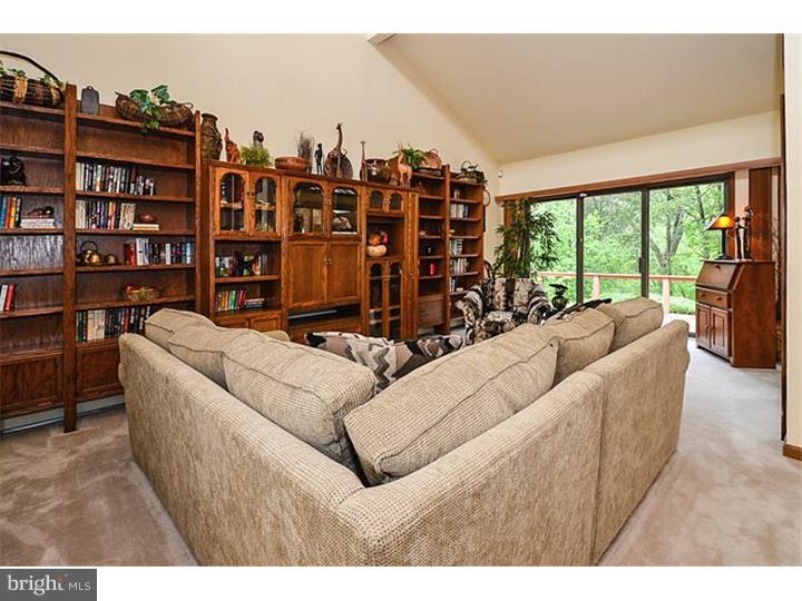 658 Store Road Harleysville, PA 19438 - Photo 4 of 25 Living Room