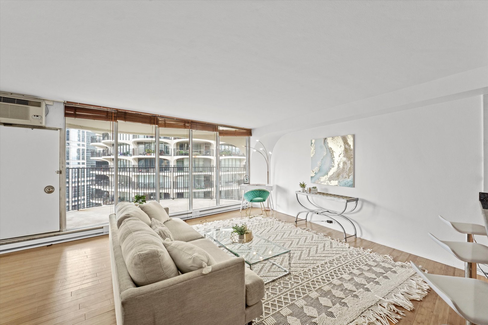 300 North State Street, Unit 5235 Chicago, IL 60654 - Photo 4 of 16