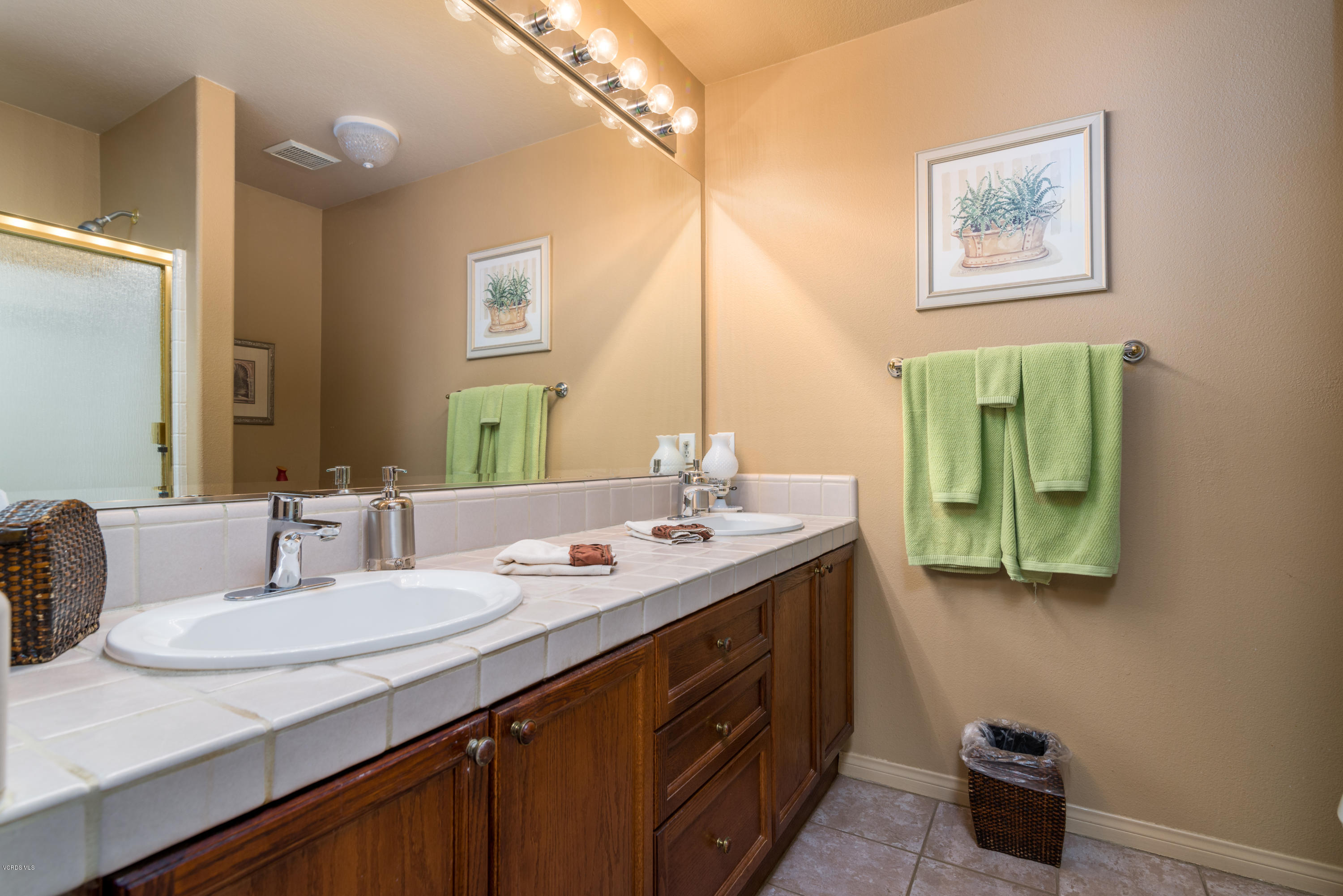 1177 Corte Riviera Camarillo, CA 93010 - Photo 14 of 29 20