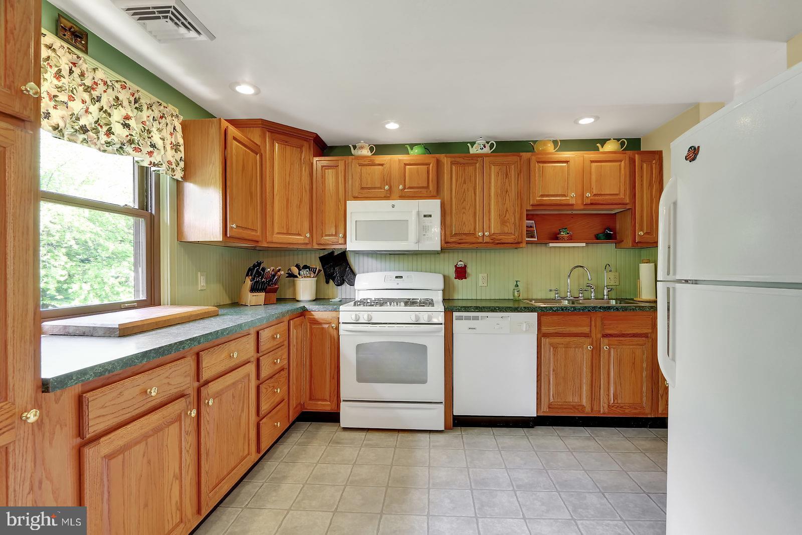 128 Nicholas Road Lancaster, PA 17603 - Photo 6 of 28