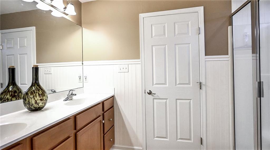 2018 Eagle Ridge Drive Valencia, PA 16059 - Photo 17 of 25 Master Bath