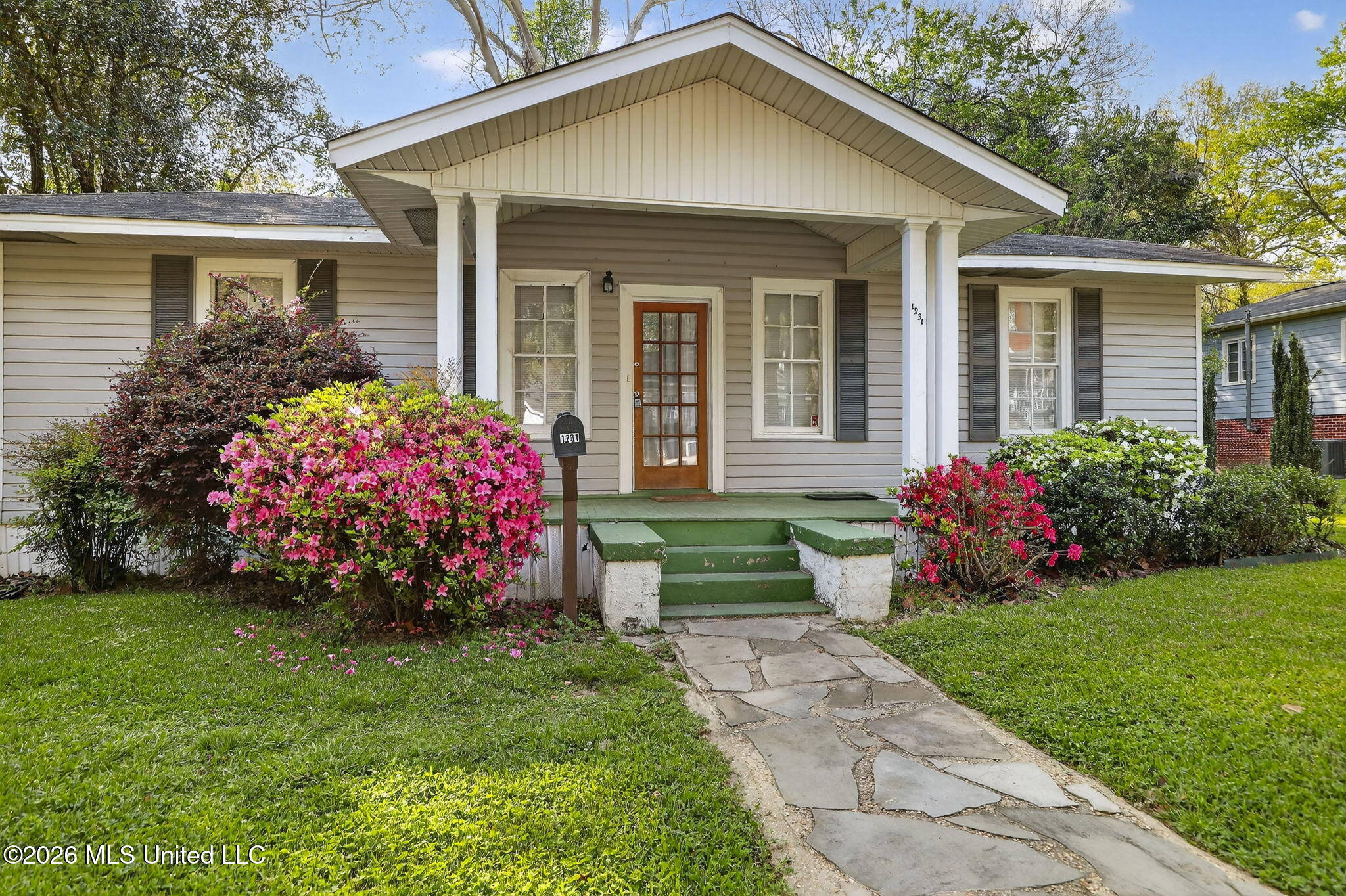 1231 Monroe Street Jackson, MS 39202 - Photo 4 of 32 4-web-or-mls-1231 Monroe-4