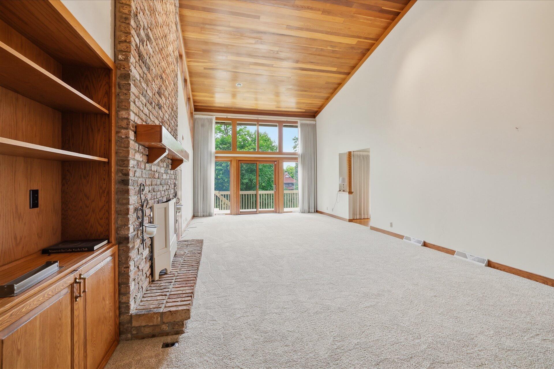 790 Garrison Court Delafield, WI 53018 - Photo 8 of 37 15-004_BCAM1326