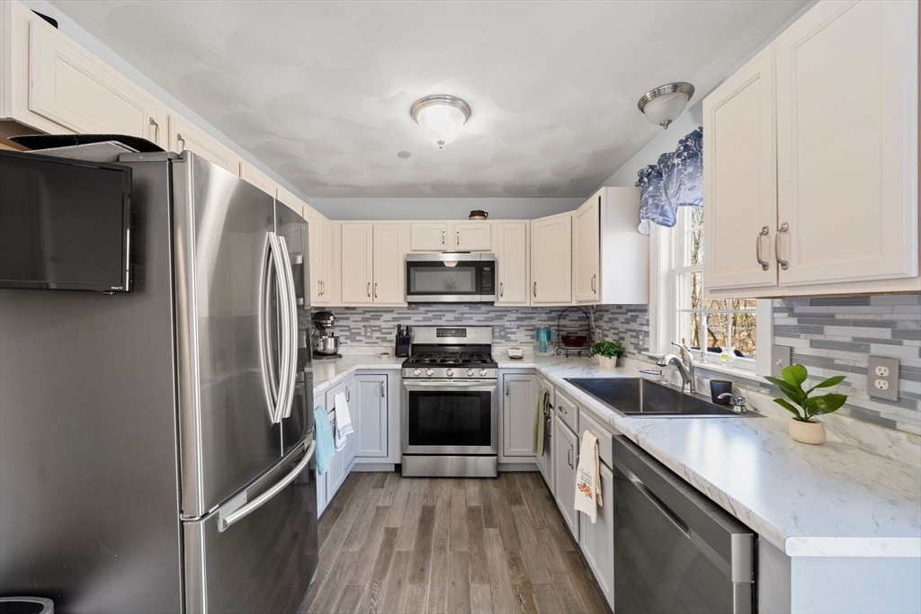 5239 North Main Street, Unit 20 Fall River, MA 02720 - Photo 5 of 31