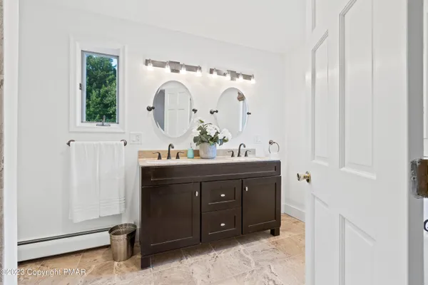 $900,000 | 1488 Clover Road, Long Pond, PA 18334