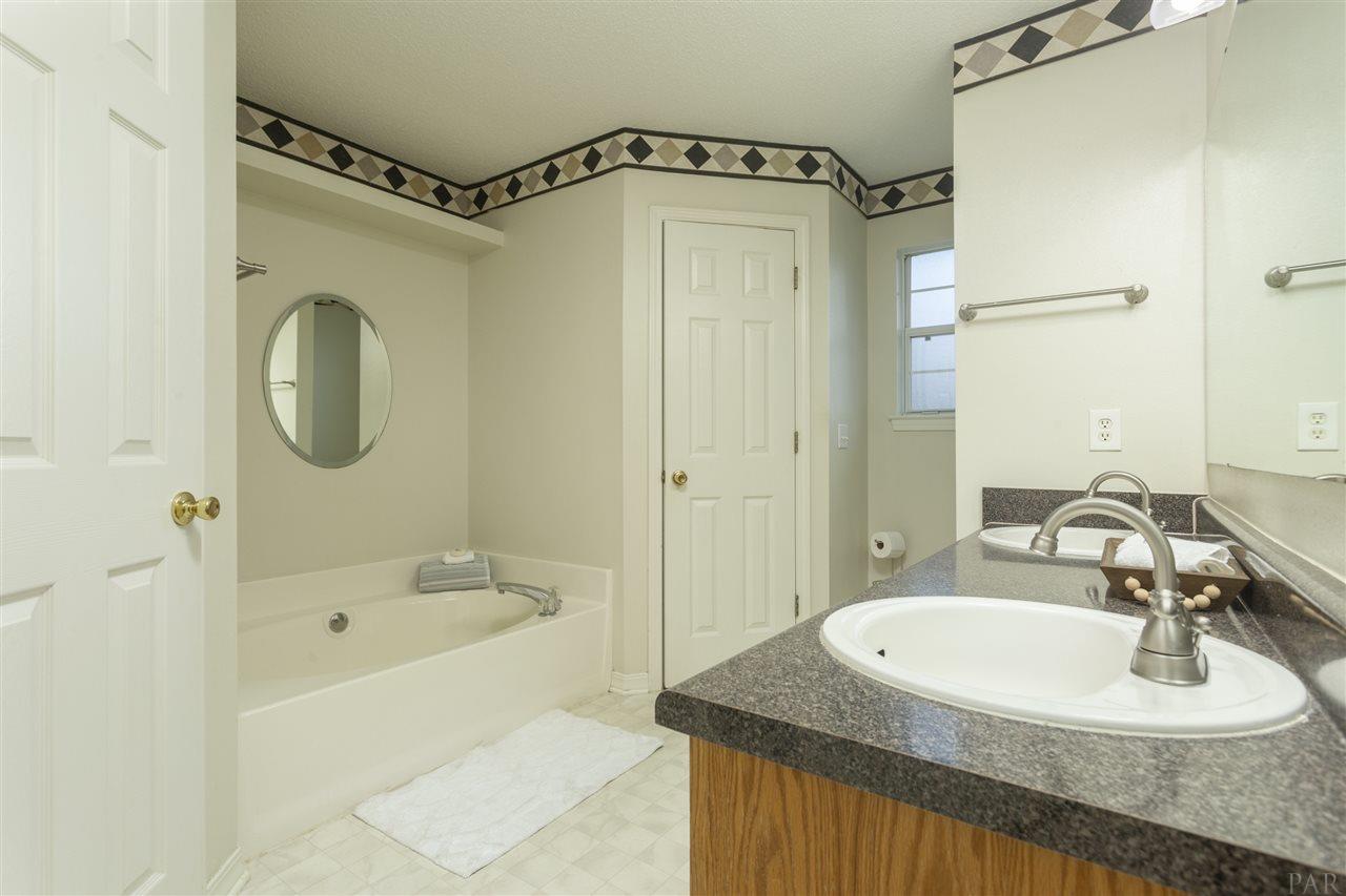7327 Woodside Road Pensacola, FL 32526 - Photo 24 of 33 Gallery Image 24