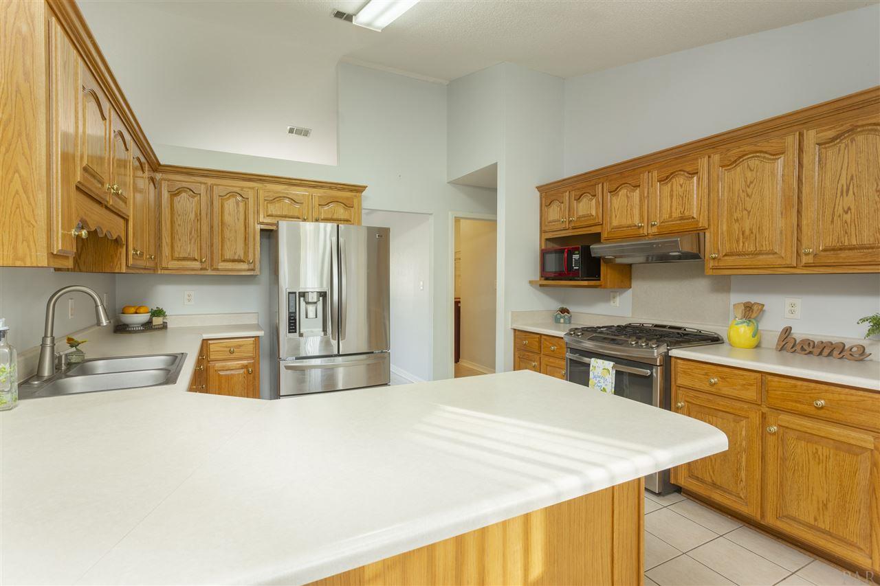 7327 Woodside Road Pensacola, FL 32526 - Photo 8 of 33 Gallery Image 8