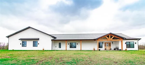 $750,000 | 1050 Northeast 175, Knob Noster, MO 65336