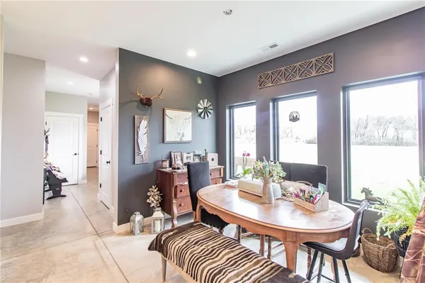 $750,000 | 1050 Northeast 175, Knob Noster, MO 65336