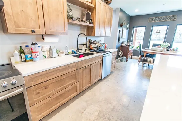 $750,000 | 1050 Northeast 175, Knob Noster, MO 65336