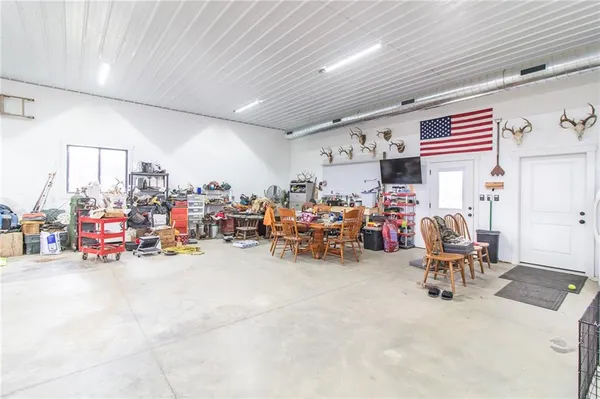 $750,000 | 1050 Northeast 175, Knob Noster, MO 65336