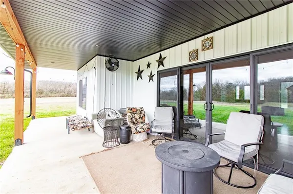 $750,000 | 1050 Northeast 175, Knob Noster, MO 65336