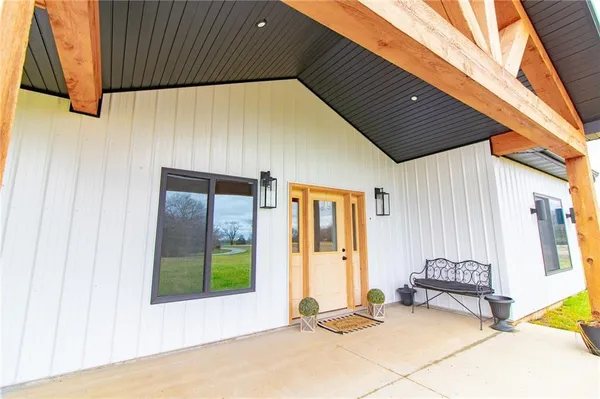 $750,000 | 1050 Northeast 175, Knob Noster, MO 65336
