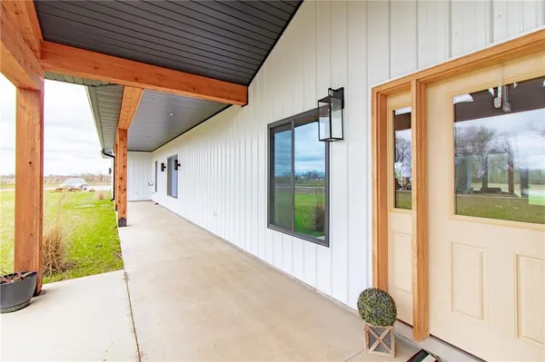 $750,000 | 1050 Northeast 175, Knob Noster, MO 65336