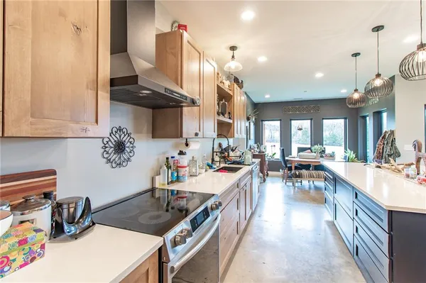 $750,000 | 1050 Northeast 175, Knob Noster, MO 65336