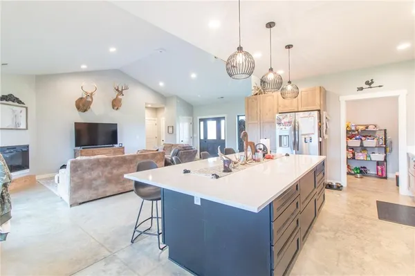 $750,000 | 1050 Northeast 175, Knob Noster, MO 65336