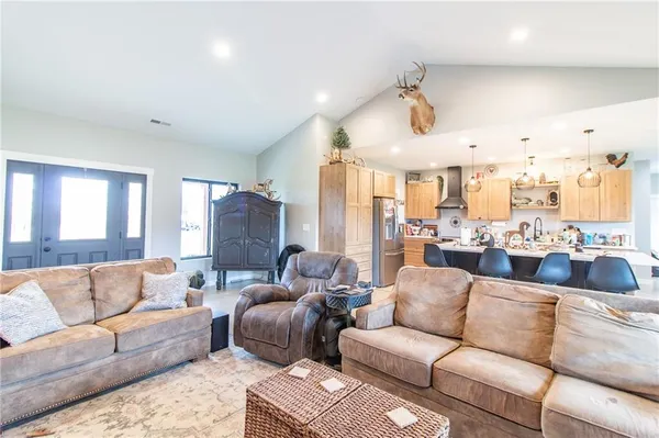 $750,000 | 1050 Northeast 175, Knob Noster, MO 65336