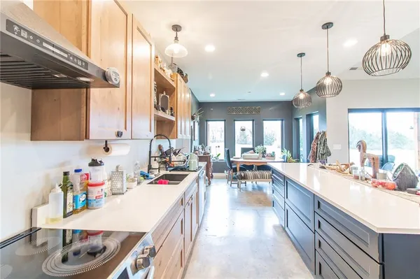 $750,000 | 1050 Northeast 175, Knob Noster, MO 65336