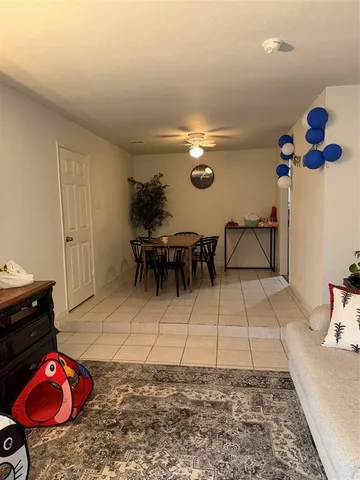 a view of livingroom with furniture