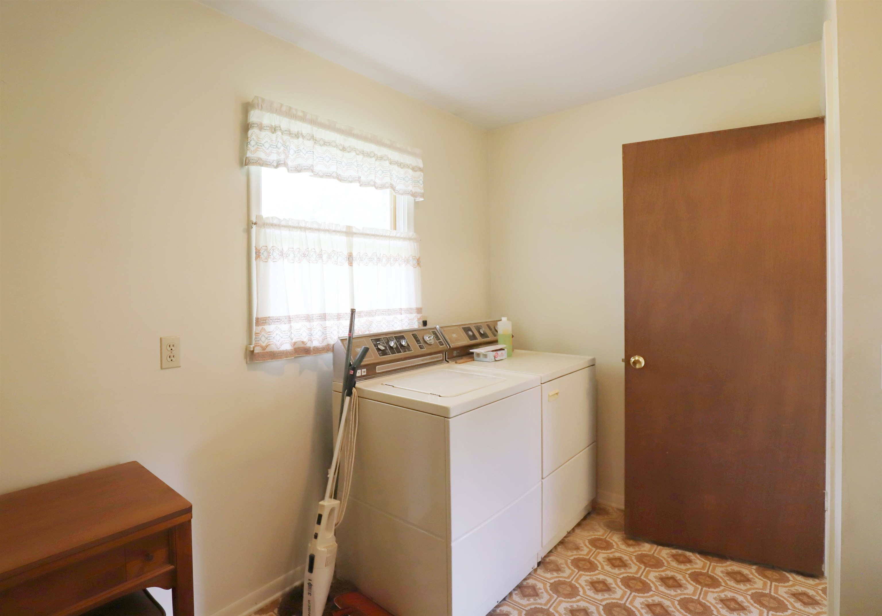 10011 Coldwater Road Flushing, MI 48433 - Photo 13 of 22 Gallery Image 13