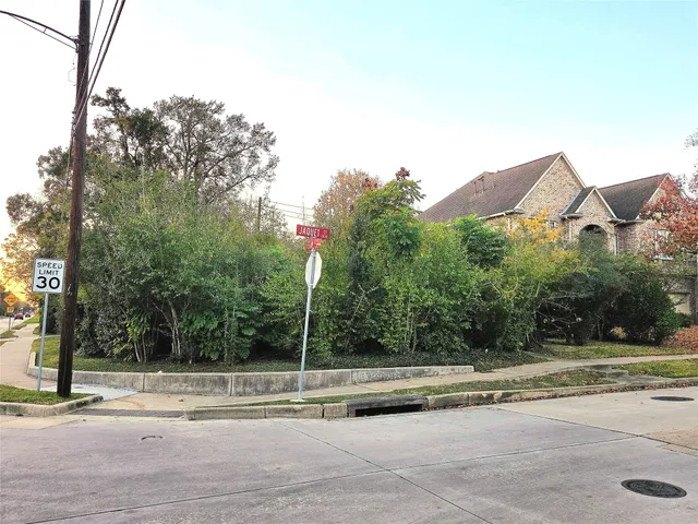 a view of a house and a yard