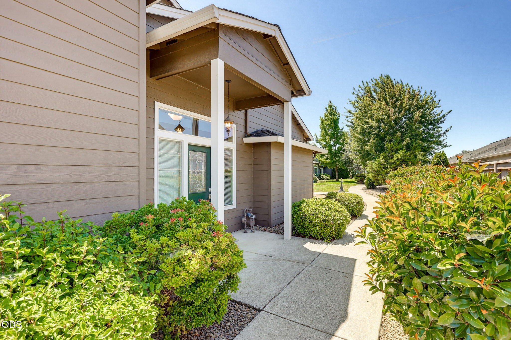 303 Live Oak Loop Central Point, OR 97502 - Photo 2 of 48 Gallery Image 2