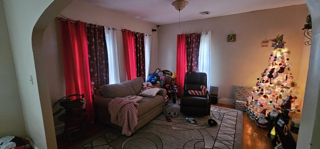 274 Pine Street Springfield, MA 01105 - Photo 17 of 31