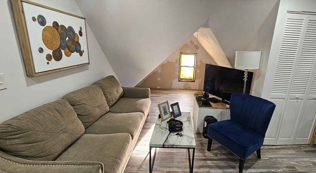 274 Pine Street Springfield, MA 01105 - Photo 20 of 31