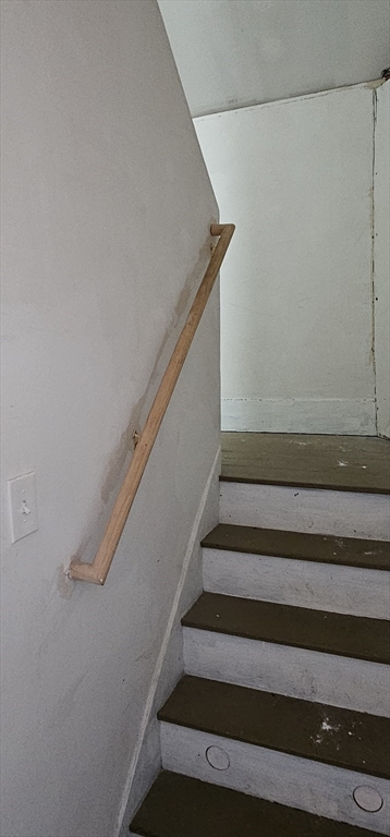 274 Pine Street Springfield, MA 01105 - Photo 26 of 31