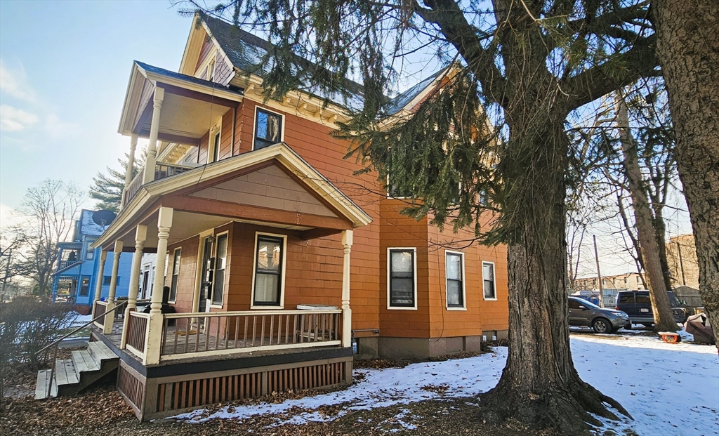 274 Pine Street Springfield, MA 01105 - Photo 3 of 31