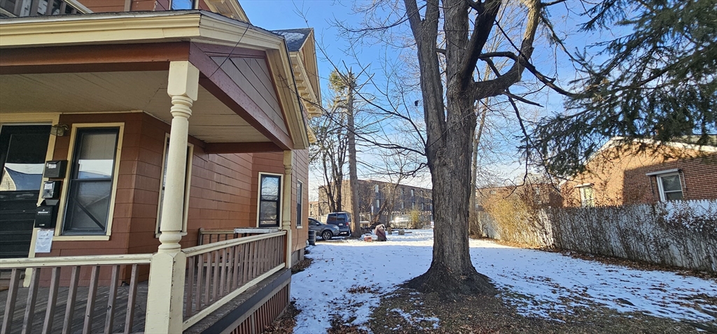 274 Pine Street Springfield, MA 01105 - Photo 4 of 31