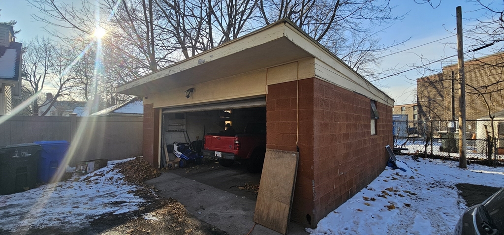 274 Pine Street Springfield, MA 01105 - Photo 6 of 31