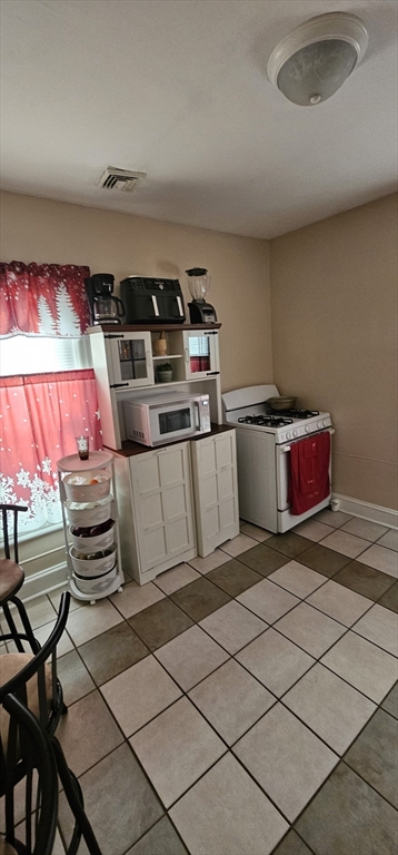 274 Pine Street Springfield, MA 01105 - Photo 9 of 31