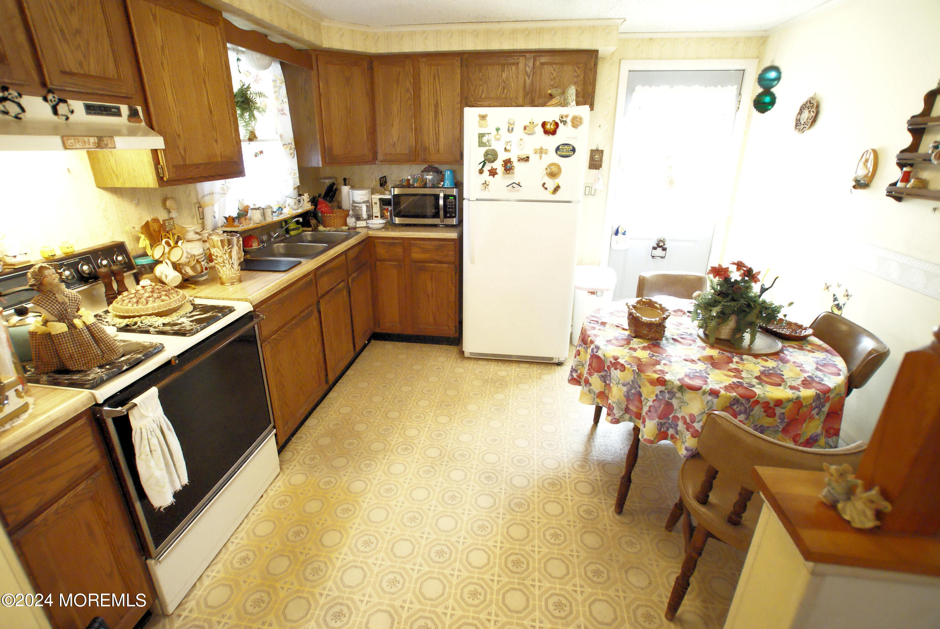 91 Ocean Avenue Waretown, NJ 08758 - Photo 9 of 13 DSC09516