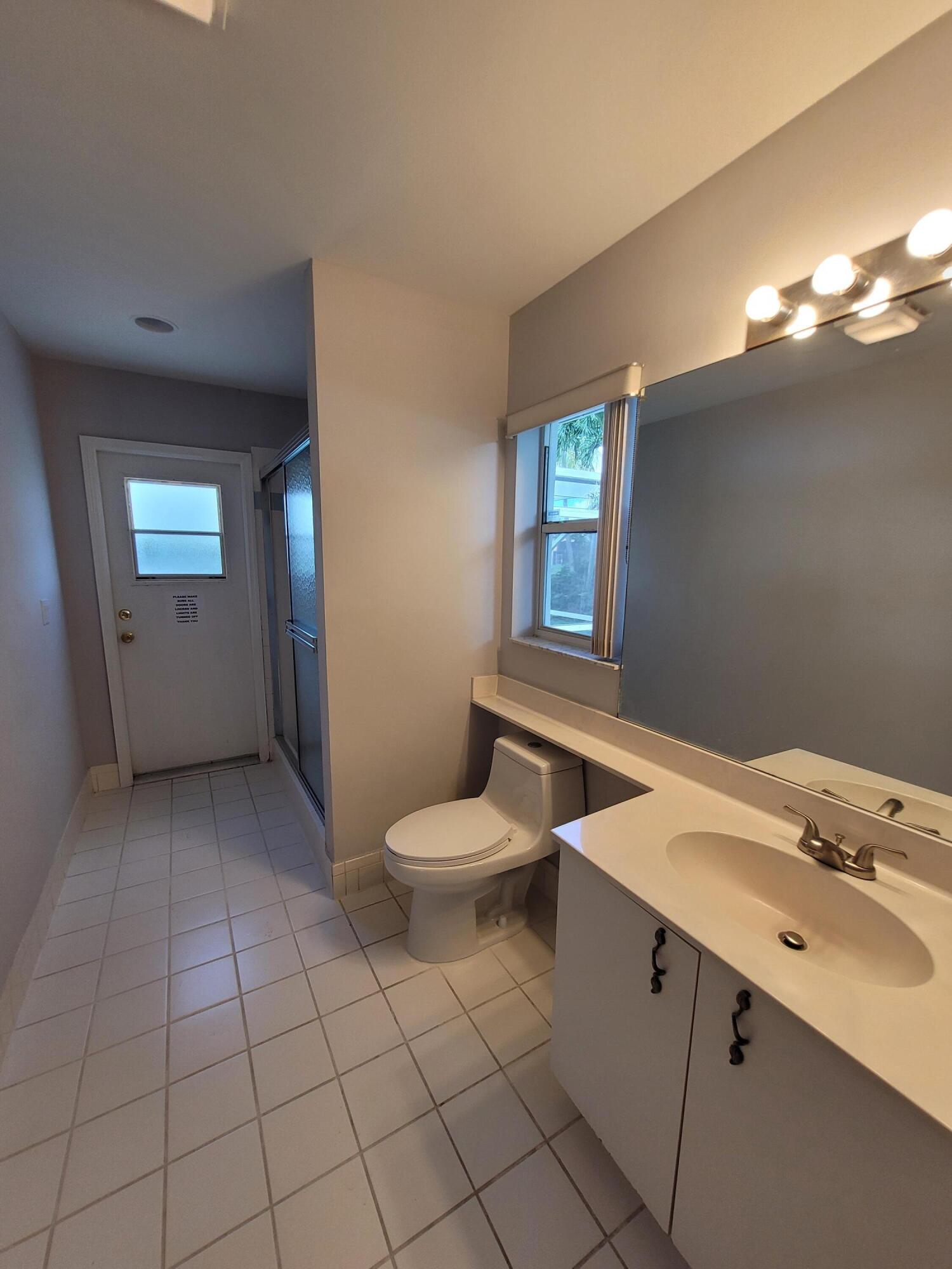 22260 Kettle Creek Way Boca Raton, FL 33428 - Photo 17 of 39 Second bathroom 1