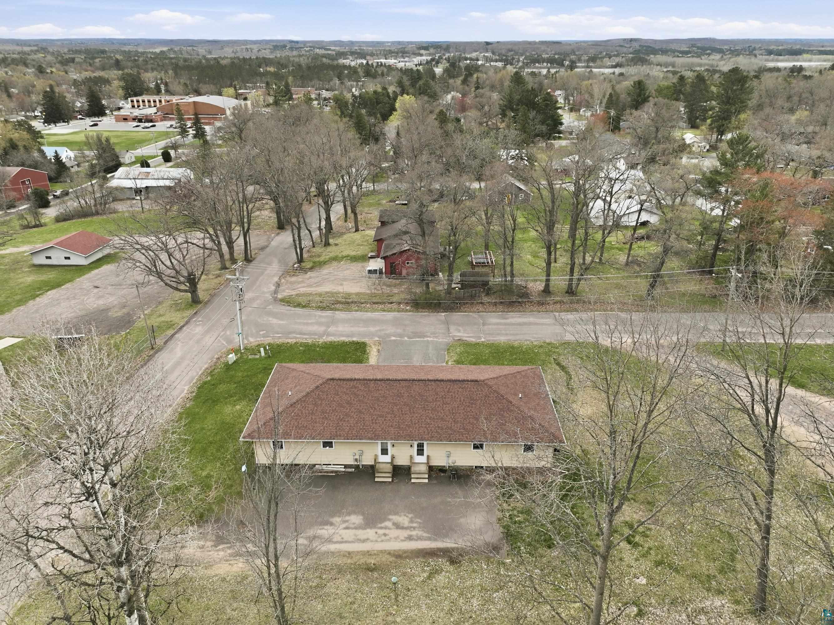 916-918 Michigan Street Spooner, WI 54801 - Photo 4 of 35