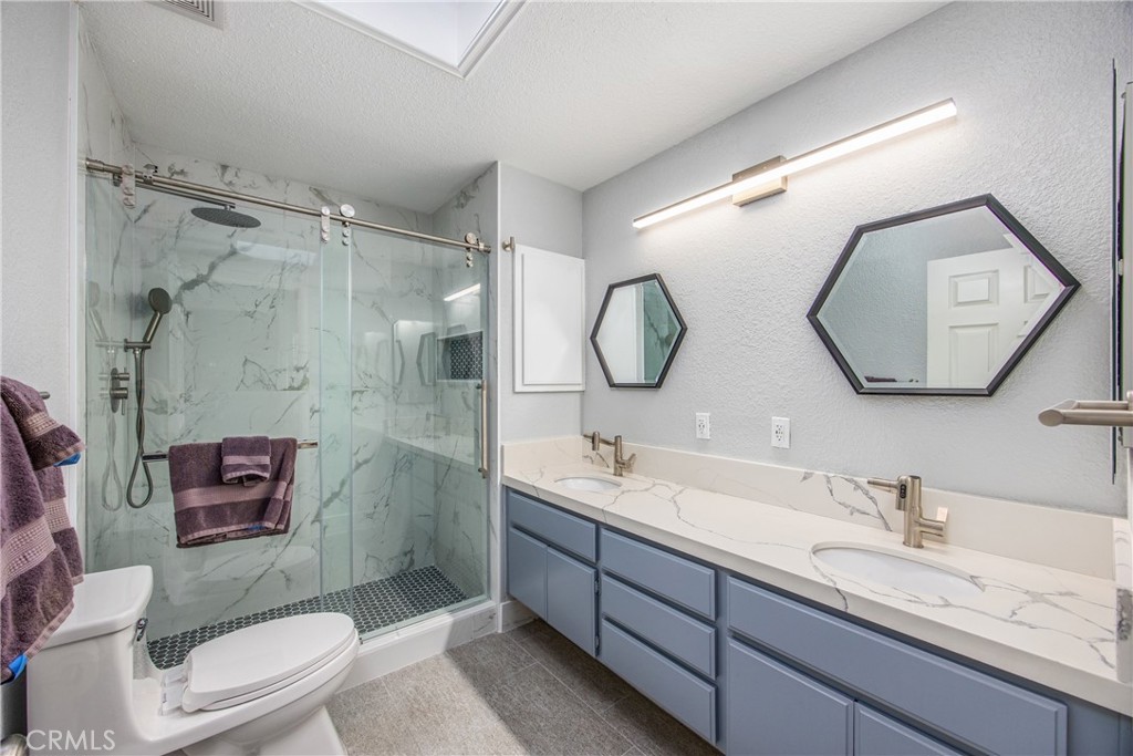 1036 Occidental Circle Redlands, CA 92374 - Photo 20 of 25 Bathroom 2