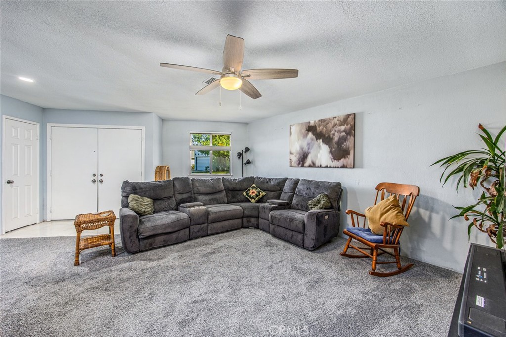 1036 Occidental Circle Redlands, CA 92374 - Photo 3 of 25 Living Room