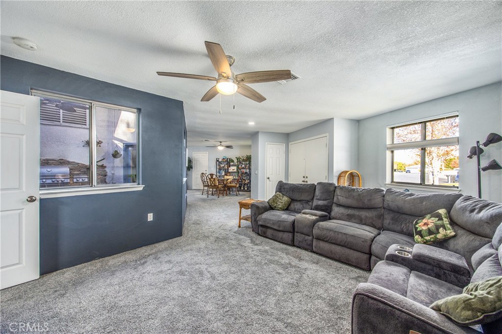 1036 Occidental Circle Redlands, CA 92374 - Photo 4 of 25 Living Room