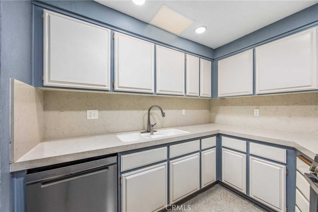 1036 Occidental Circle Redlands, CA 92374 - Photo 7 of 25 Kitchen