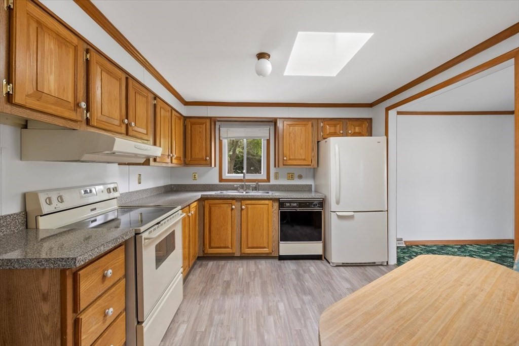 17 Queens Road Attleboro, MA 02703 - Photo 11 of 38 Gallery Image 11