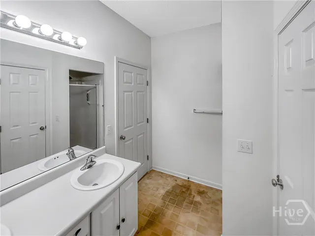 $1,900 | 400 Tibet Avenue, Savannah, GA 31406