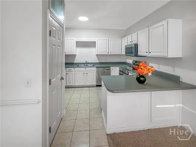 $1,900 | 400 Tibet Avenue, Savannah, GA 31406