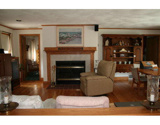 2 Gettysburg Road Woburn, MA 01801 - Photo 4 of 22 Gallery Image 4