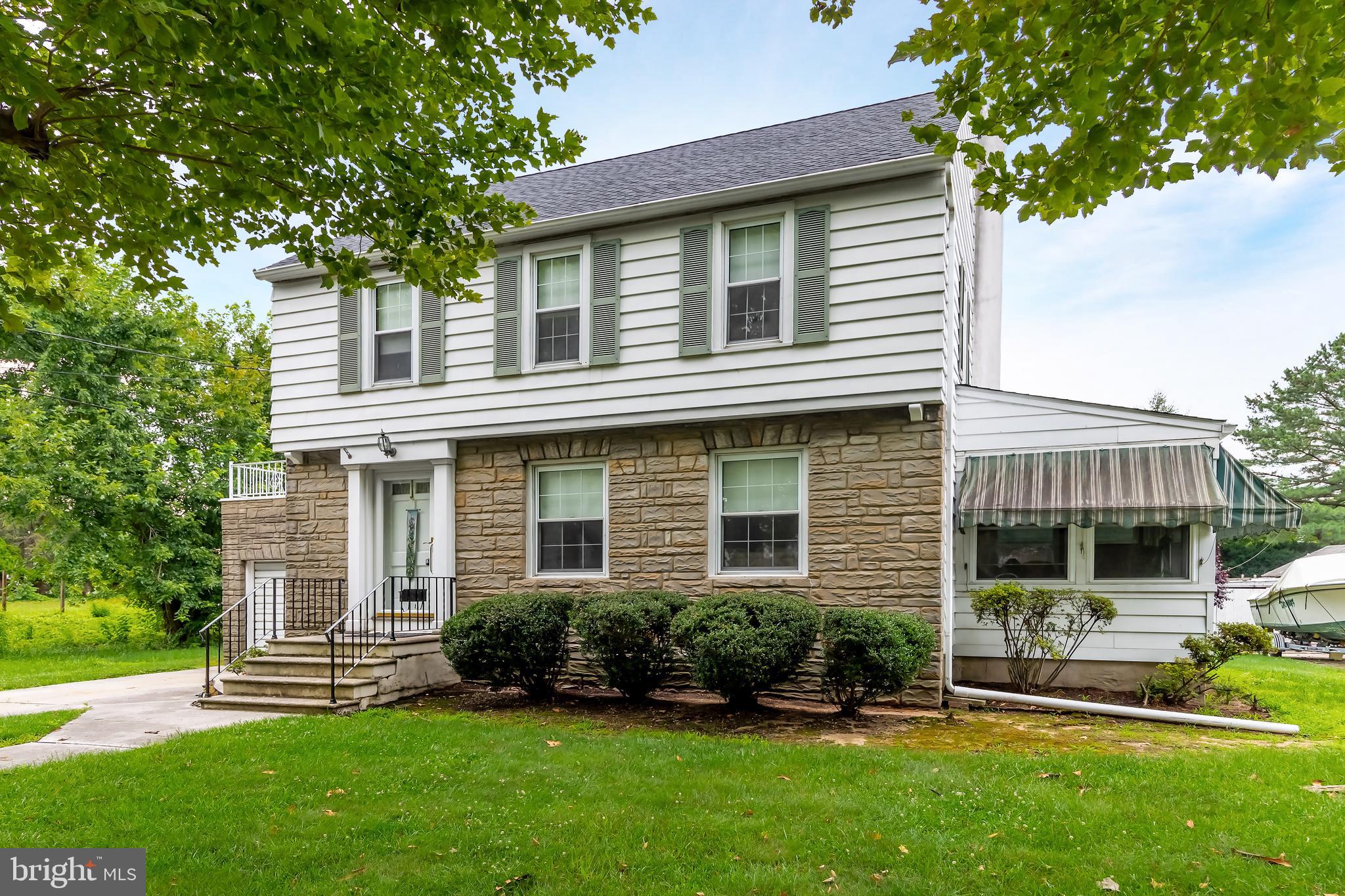 307 Pine Street Carneys Point, NJ 08069 - Photo 2 of 17 Newer Roof!