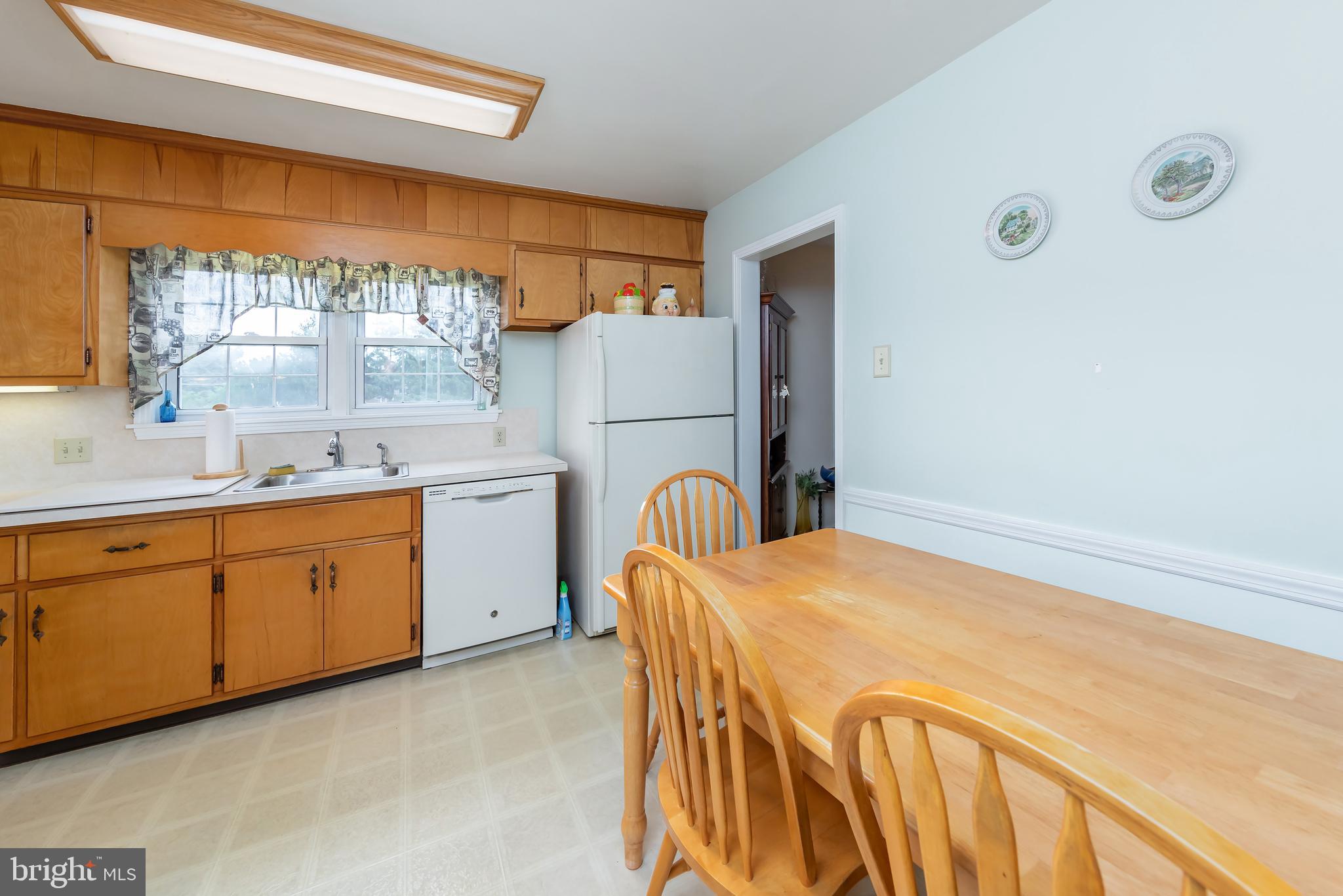 307 Pine Street Carneys Point, NJ 08069 - Photo 9 of 17 Eat-in